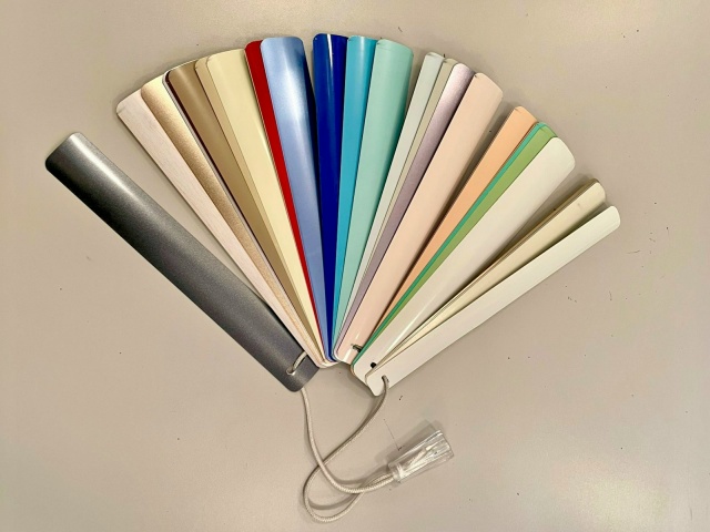 Цветные горизонтальные жалюзи по цене белых!