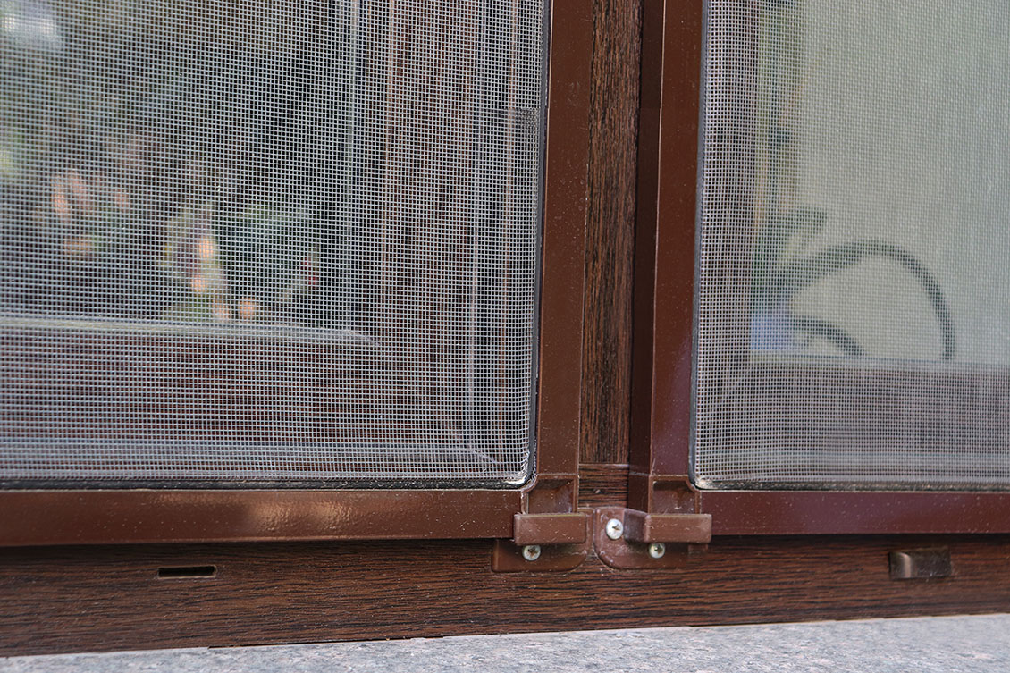 Виды москитных сеток на пластиковые окна фото